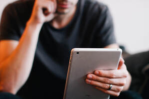 Surfing or Working? Focus, Distraction and the Blur in Between